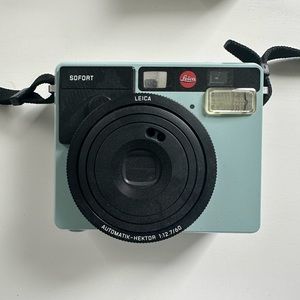 Leica SoFort Instant Film camera